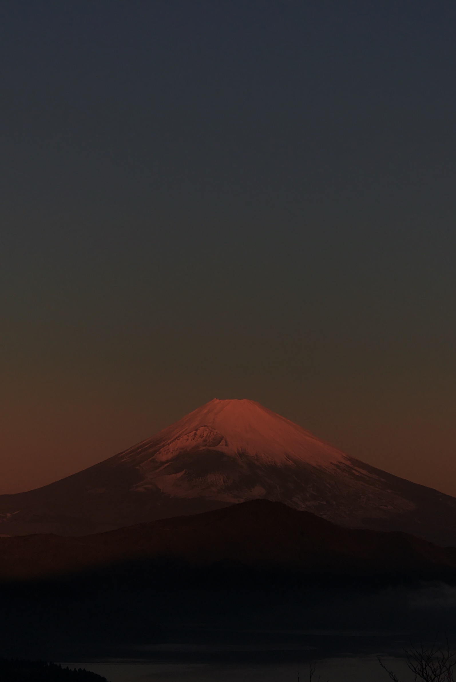 赤く染まる富士山